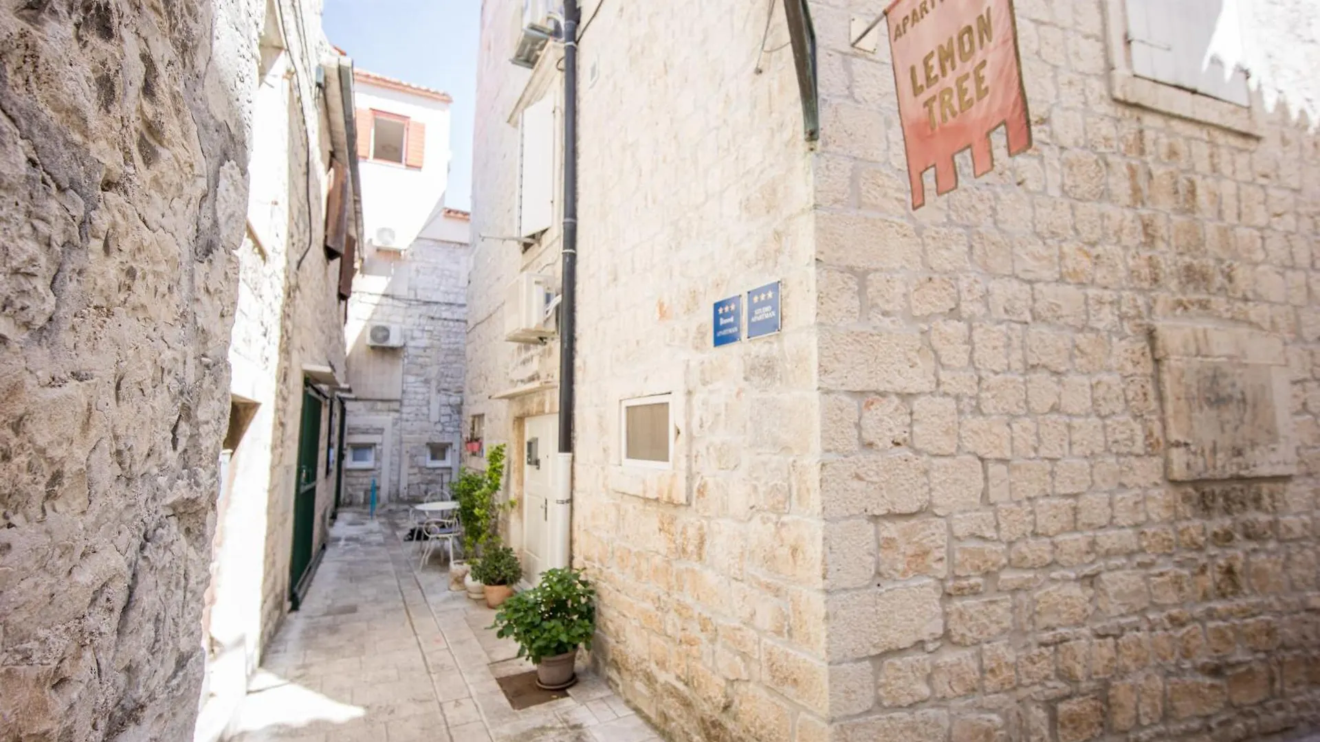 Tragos Lemon Tree Apartment Trogir 0*,  Croatia