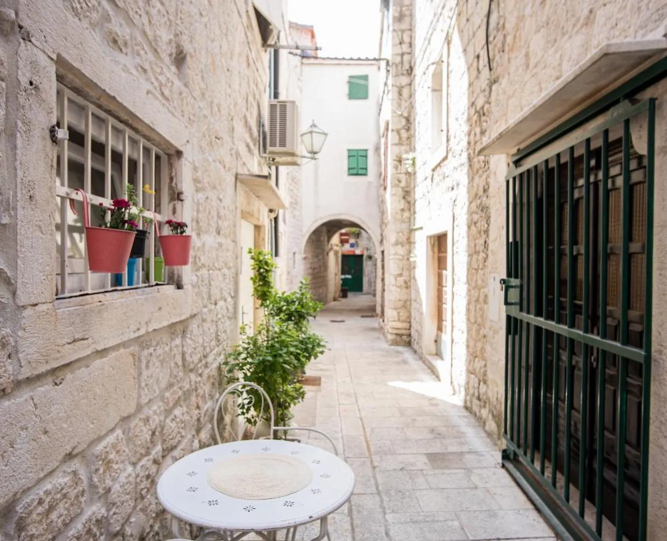 Tragos Lemon Tree Apartment Trogir 0*,