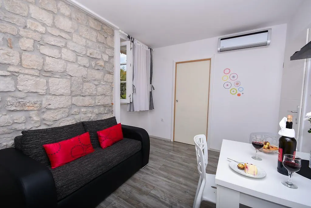 Tragos Lemon Tree Apartment Trogir 0*,  Croatia