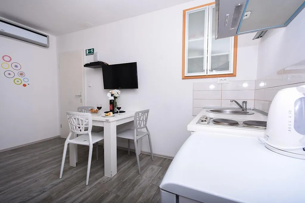 Tragos Lemon Tree Apartment Trogir 0*,  Croatia
