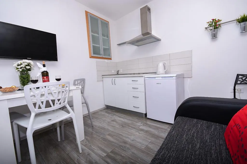 Tragos Lemon Tree Apartment Trogir 0*,  Croatia