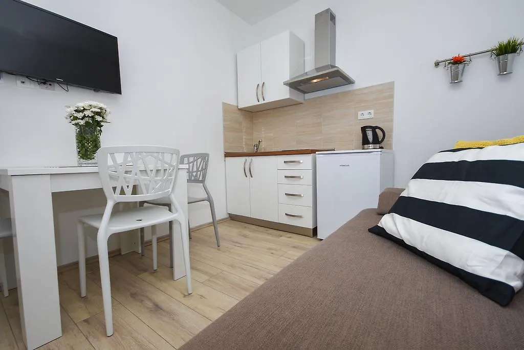 Tragos Lemon Tree Apartment Trogir Croatia
