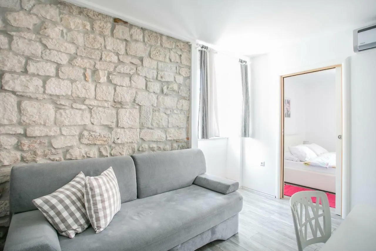Tragos Lemon Tree Apartment Trogir Croatia