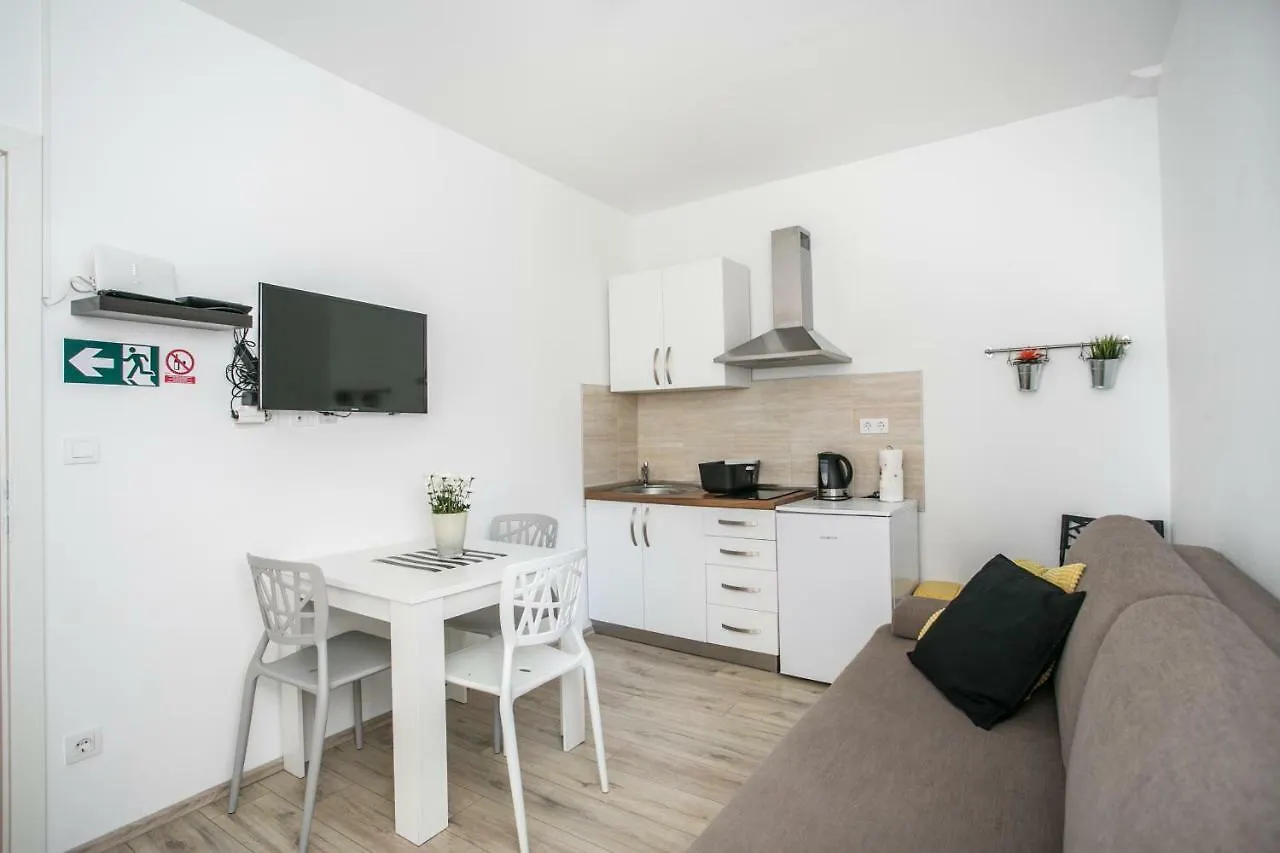 Tragos Lemon Tree Apartment Trogir