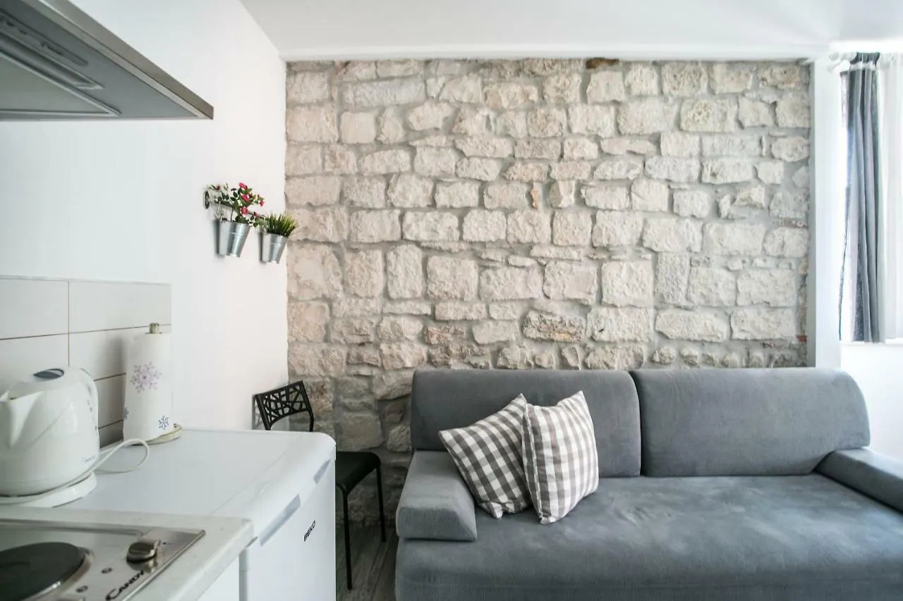 Tragos Lemon Tree Apartment Trogir Croatia